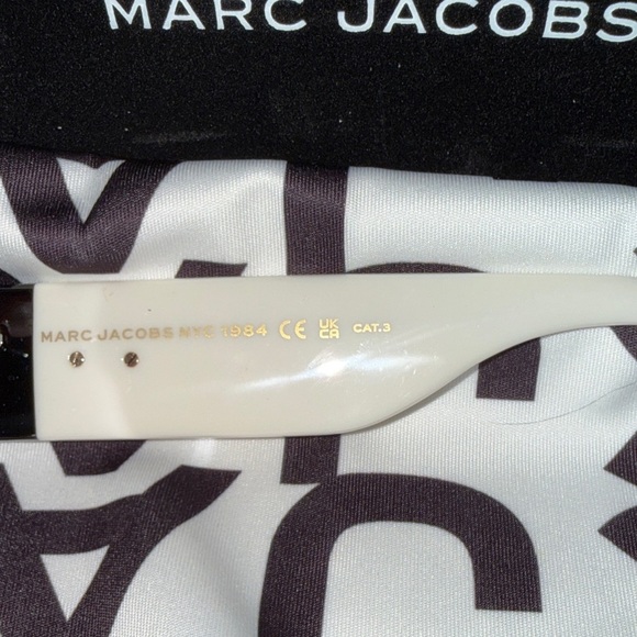 Marc Jacobs Sleek Black Sunglasses - Picture 3 of 11